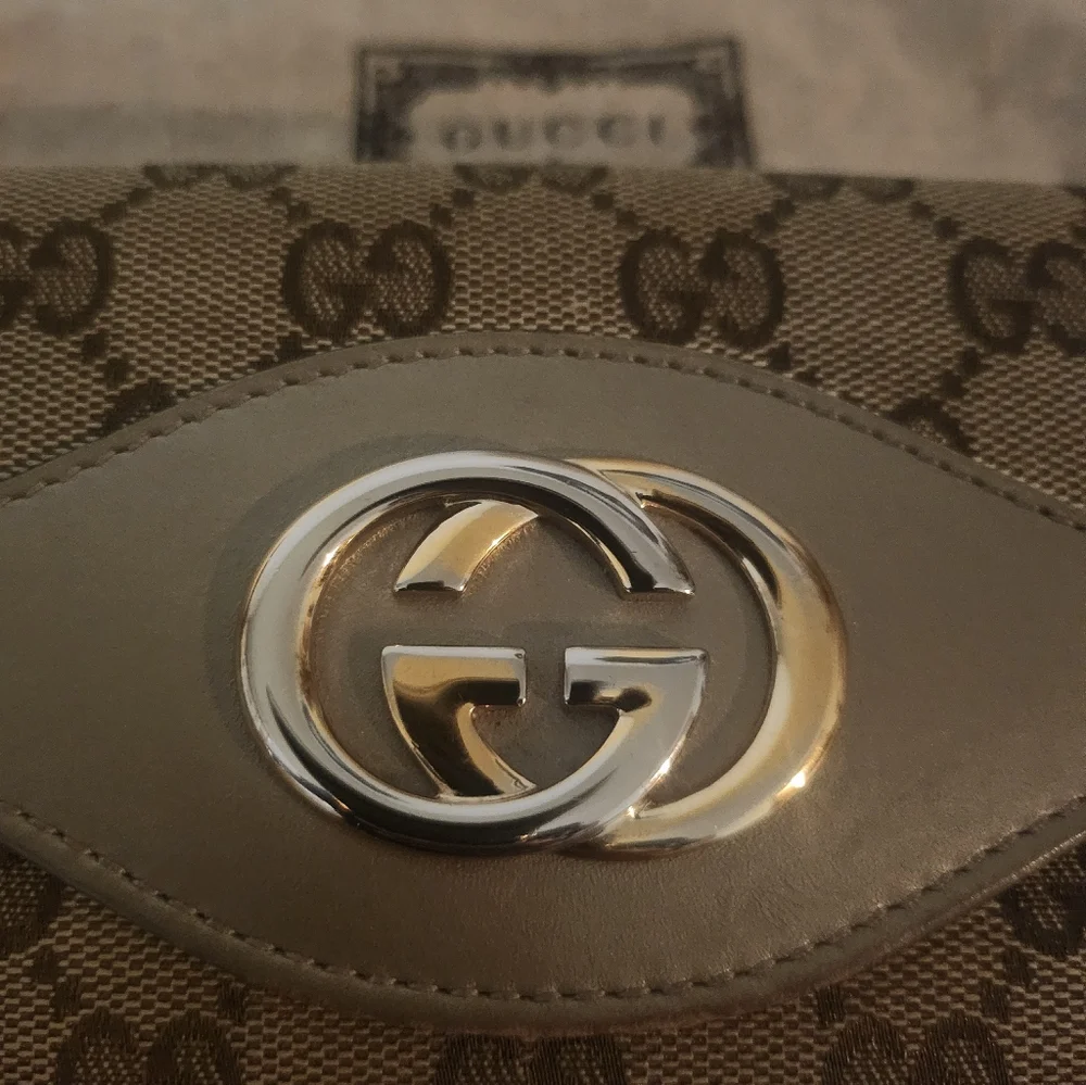 Gucci Beige/Gold Monogram Wallet GUC - Picture 5 of 16